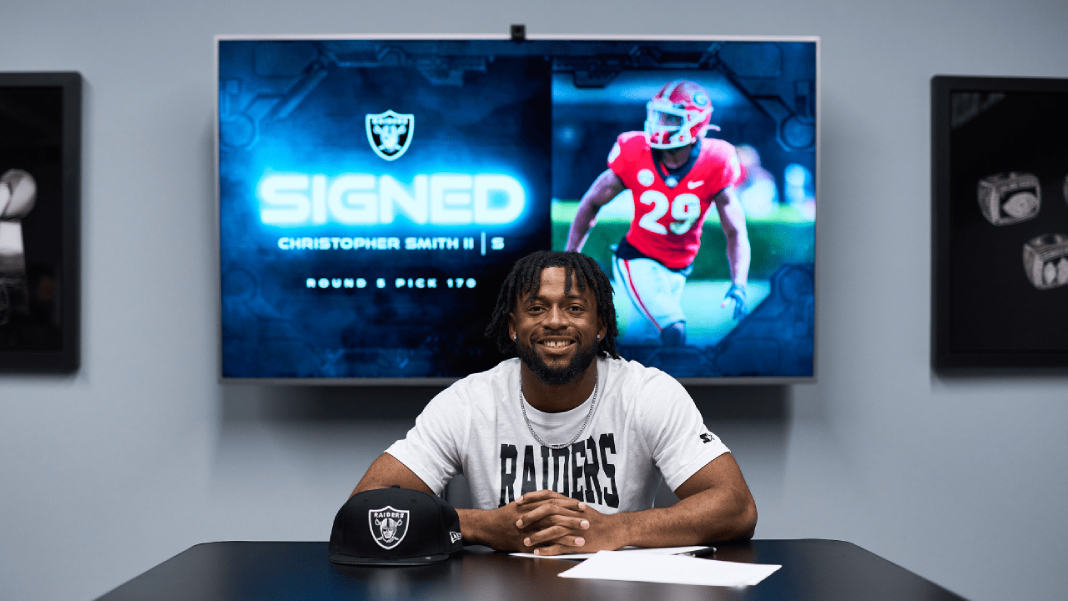 Raiders sign S Christopher Smith